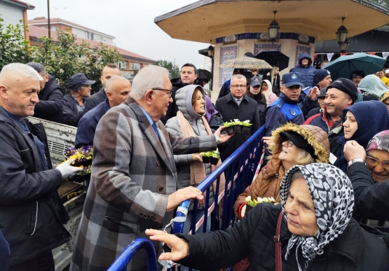 Kdz. Ereğli, Soğuk Ve Yağışlı Havaya Rağmen Şehir Mezarlığında Duada Buluştu