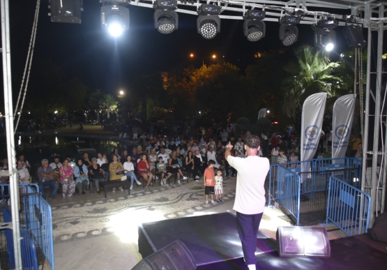 Stand Up Ve Dans Gösterileri Coşturdu