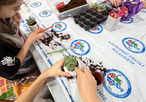 Beton Saksı Yapımı Ve Bitki Süsleme Atölyesi Yeniden Düzenlendi