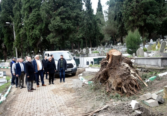 Başkan Posbıyık, Mezarlıklardaki Onarımları Yakından Takip Ediyor