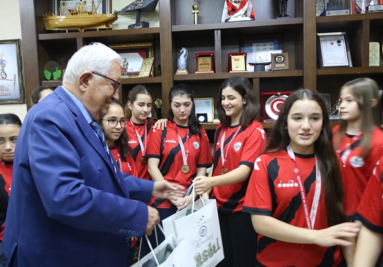 Şampiyon Basketçilerden Ziyaret