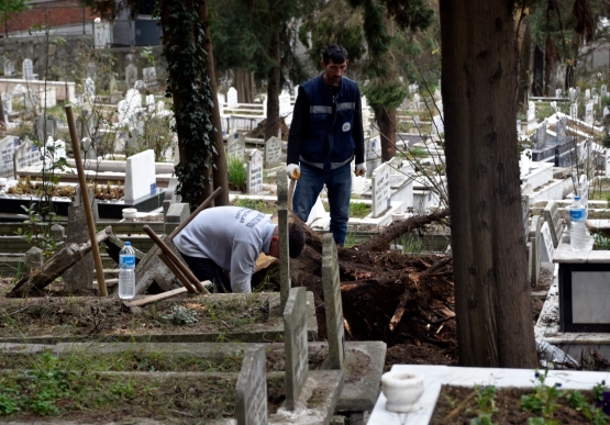 Başkan Posbıyık, Mezarlıklardaki Onarımları Yakından Takip Ediyor