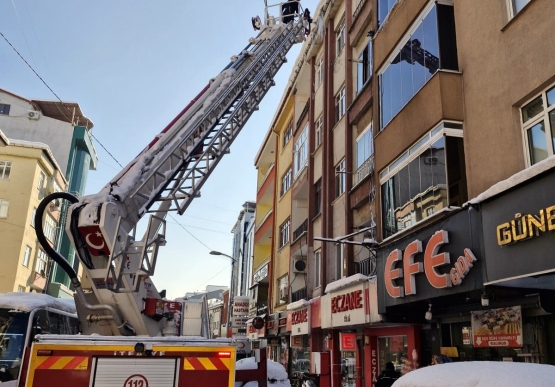 Kdz. Ereğli’de Yollar Ve Kaldırımlar Kardan Temizleniyor