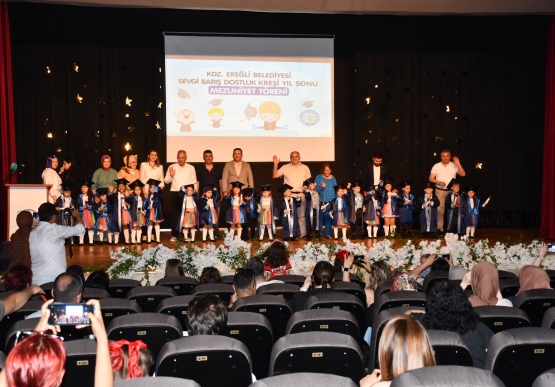 Sevgi Barış Dostluk Kreşi Miniklerinden Yıl Sonu Gösterisi