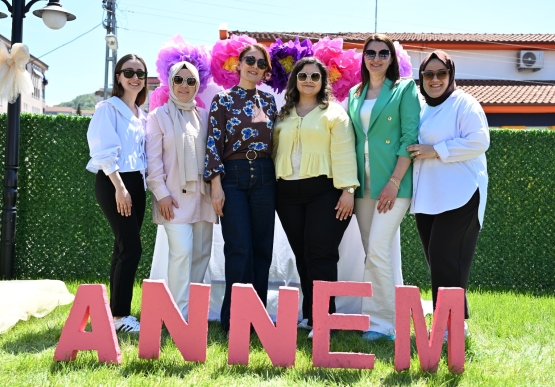 Anneler Hem Eğlendi Hem Sanatla Buluştu