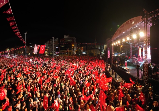 Merve Özbey, Kdz. Ereğli’nin Coşkusuna Coşku Kattı