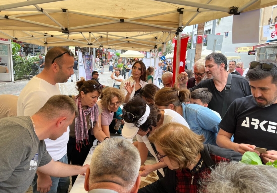 Kdz. Ereğli Belediyesi’nin Ata Tohumları İzmir’de Yoğun İlgi Gördü