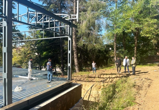 Başkan Posbıyık, Ayağının Tozuyla Belediyenin Sahadaki Çalışmalarını Denetledi