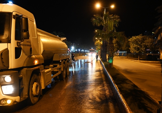 Kdz. Ereğli Belediyesi Her Gece Yollarda Çamur Temizliyor