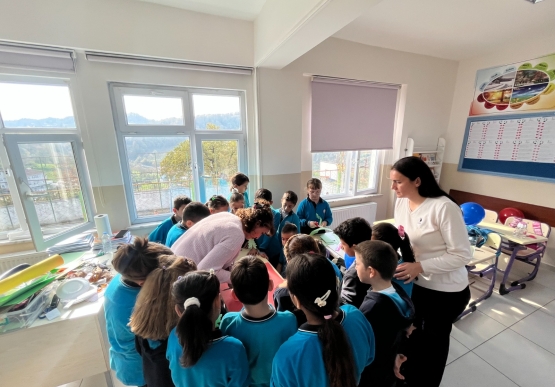 Kdz. Ereğli Belediyesi Oyuncak Müzesi İle İlçe Jandarma Komutanlığı’ndan Dünya Çocuk Hakları Günü’nde Anlamlı Buluşma