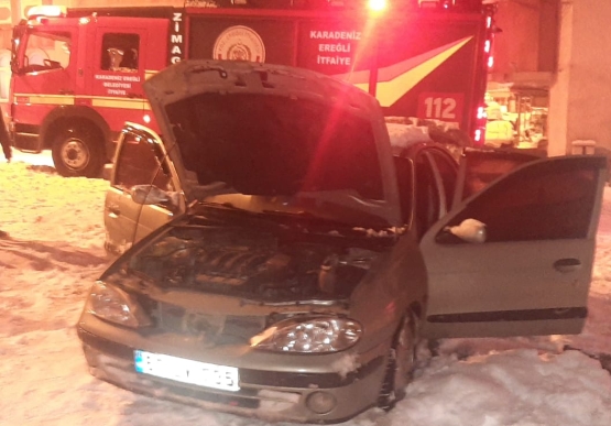 Kdz. Ereğli’de Yollar Ve Kaldırımlar Kardan Temizleniyor