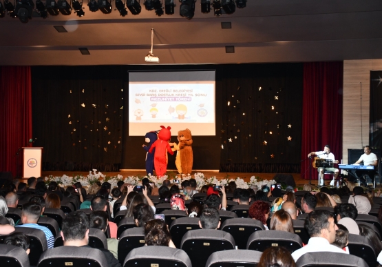 Sevgi Barış Dostluk Kreşi Miniklerinden Yıl Sonu Gösterisi