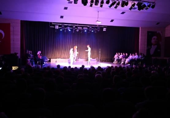 Kdz. Ereğli’de “Işıltılı Haşerat” Oyununa Yoğun İlgi