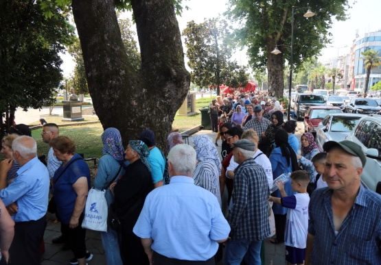 Kdz. Ereğli Belediyesi, 3 Bin Kişiye Aşure Dağıttı
