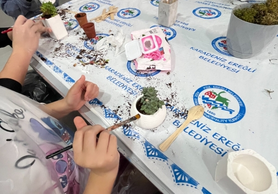 Beton Saksı Yapımı Ve Bitki Süsleme Atölyesi Yeniden Düzenlendi