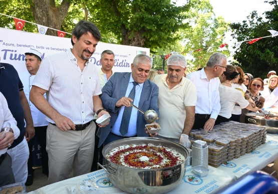Kdz. Ereğli Belediyesi, Binlerce Aşure Dağıttı
