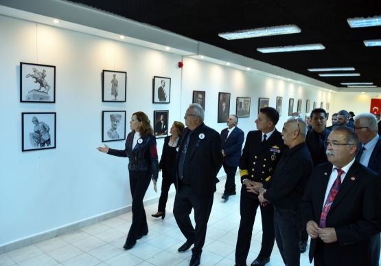 Akm’de Atatürk Konulu Resim Sergileri Açıldı