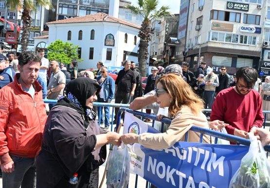 Kdz. Ereğli Belediyesi, 350 Bin Ata Tohumu Fidesini Halka Ücretsiz Dağıttı