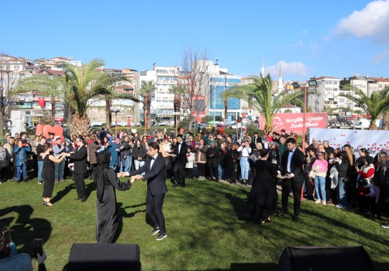 Kdz. Ereğli, Sevgiyi Paylaştı