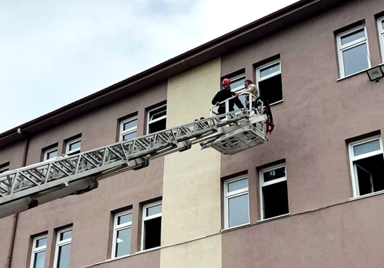 Kdz. Ereğli Belediyesi 1030 Kişiyi Deprem Tatbikatlarıyla Bilgilendirdi