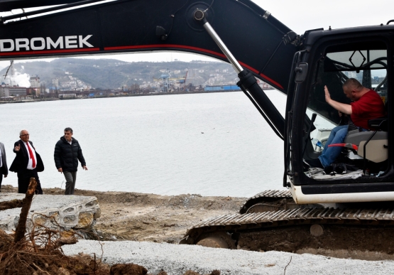 Başkan Posbıyık, Sahilde Yapılan Çalışmaları Denetledi