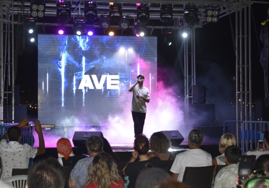 Stand Up Ve Dans Gösterileri Coşturdu