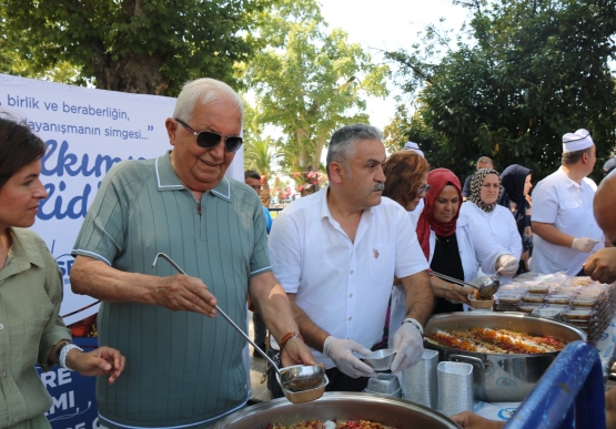Kdz. Ereğli Belediyesi, Binlerce Aşure Dağıttı