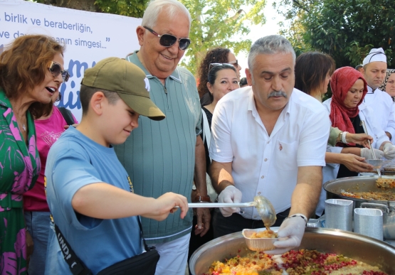 Kdz. Ereğli Belediyesi, Binlerce Aşure Dağıttı