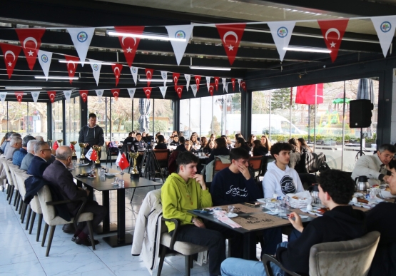 Başkan Posbıyık, Belediyespor Basketbol Alt Yapı Sporcularını Ağırladı