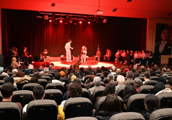 Kdz. Ereğli’de “Işıltılı Haşerat” Oyununa Yoğun İlgi