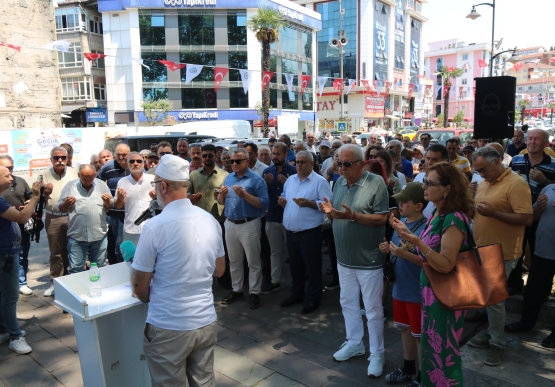Kdz. Ereğli Belediyesi, Binlerce Aşure Dağıttı