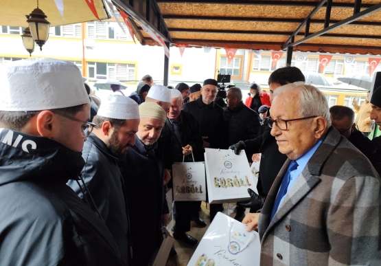 Kdz. Ereğli, Soğuk Ve Yağışlı Havaya Rağmen Şehir Mezarlığında Duada Buluştu