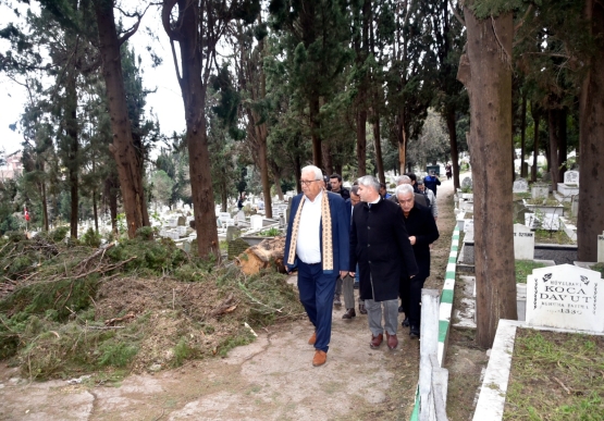 Başkan Posbıyık, Mezarlıklardaki Onarımları Yakından Takip Ediyor