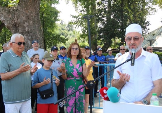 Kdz. Ereğli Belediyesi, Binlerce Aşure Dağıttı