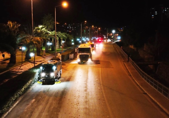 Kdz. Ereğli Belediyesi Her Gece Yollarda Çamur Temizliyor