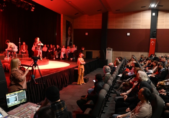 Kdz. Ereğli’de “Işıltılı Haşerat” Oyununa Yoğun İlgi