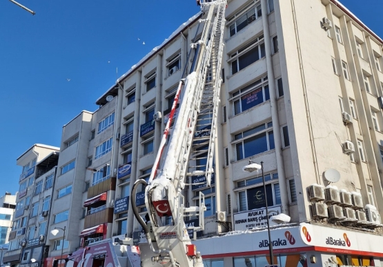 Kdz. Ereğli’de Yollar Ve Kaldırımlar Kardan Temizleniyor