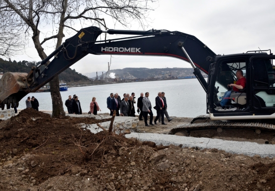 Başkan Posbıyık, Sahilde Yapılan Çalışmaları Denetledi