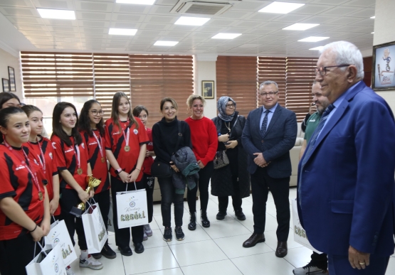 Şampiyon Basketçilerden Ziyaret