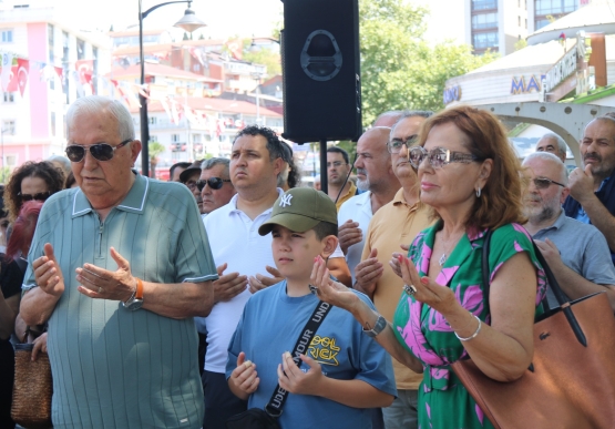 Kdz. Ereğli Belediyesi, Binlerce Aşure Dağıttı
