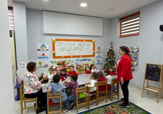 Cumhuriyet Coşkusu Oyuncak Müzesi’nde Çocuklarla Buluştu