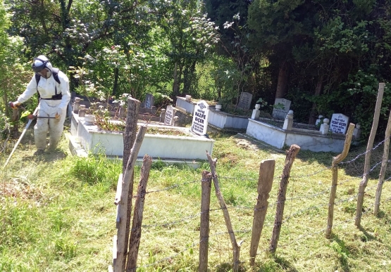 Mezarlıklar Bayrama Hazırlanıyor