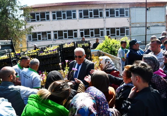 Şehir Mezarlığındaki Mevlid Programı Yoğun İlgi Gördü