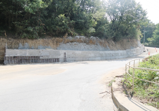 Sarıkokmaz’da Yol Genişletme Ve Taş Duvar Çalışması