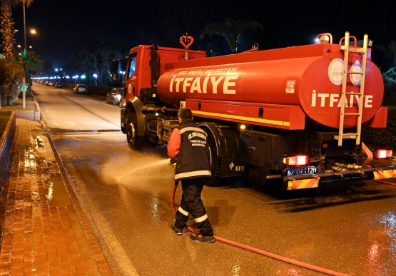 Kdz. Ereğli Belediyesi Her Gece Yollarda Çamur Temizliyor