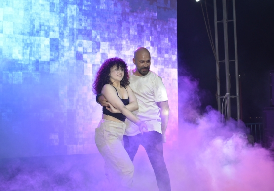 Stand Up Ve Dans Gösterileri Coşturdu
