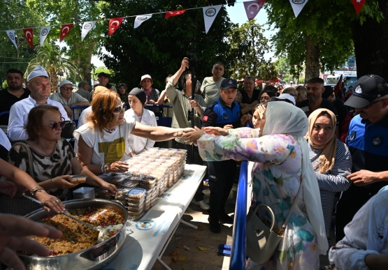 Kdz. Ereğli Belediyesi, Binlerce Aşure Dağıttı