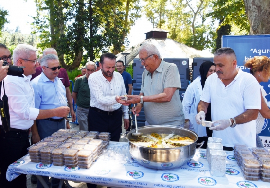 Kdz. Ereğli Belediyesi, 3 Bin Kişiye Aşure Dağıttı