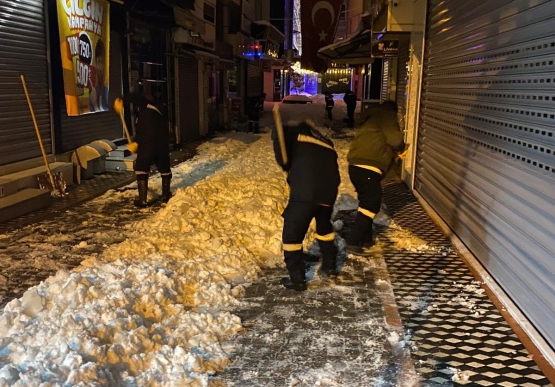 Kdz. Ereğli’de Yollar Ve Kaldırımlar Kardan Temizleniyor