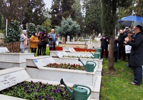 Kdz. Ereğli, Soğuk Ve Yağışlı Havaya Rağmen Şehir Mezarlığında Duada Buluştu